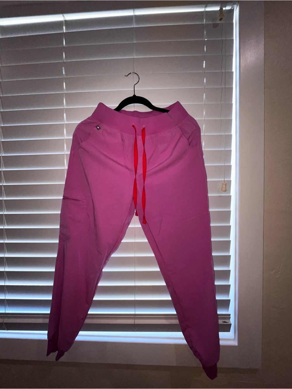 FIGS pink cloud top in extra small and Zamora petite joggers in small - Picture 3 of 4